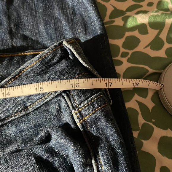 Levi’s Mid Rise Skinny Jeans - Picture 4 of 10